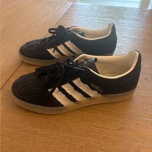 Adidas woman’s 6.5 Gazelle Black Sneakers